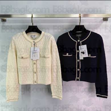 Chanel round neck knitted cardigan 2025