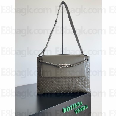 Bottega Veneta medium Andiamo Messenger bag kaki 2025