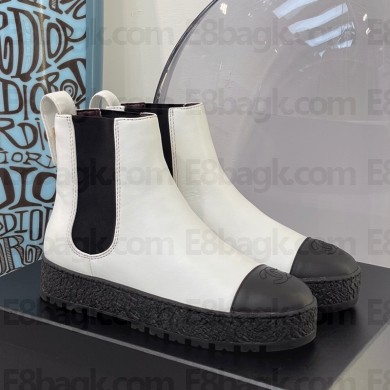 Chanel Calfskin Chelsea booties in white/black   Cs202
