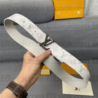 Louis Vuitton Calfskin belt in white   Ly010