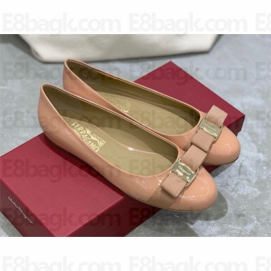 Ferragamo Amaretti Varina ballet flat in patent leather with a grosgrain bow