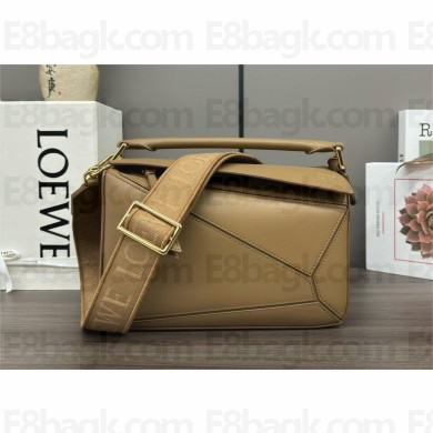 LOEWE Small Puzzle bag insatin calfskin clay green 2024