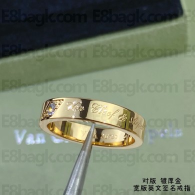 VAN CLEEF&ARPELS Toujours Signature Etoiles wedding band, 4 mm/yellow gold