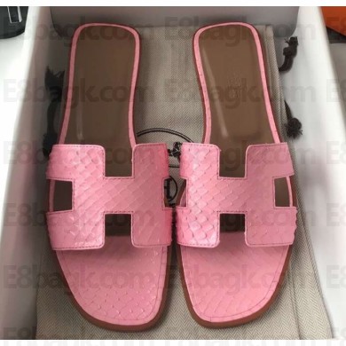 Hermes Oran Flat Slipper Sandals in Patent Python Pink