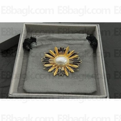 Balenciaga brooch 02 2024