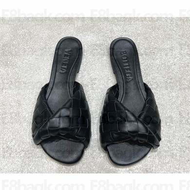 Bottega Veneta Blink Flat Mule with a folded detail in Intrecciato laminated leather black 2025