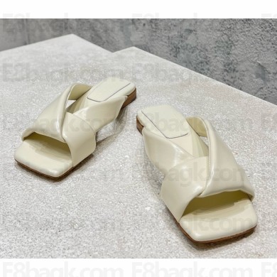 Bottega Veneta Riva Flat Mule sandal in shiny calfskin with padded tubular straps and twisted design white 2025
