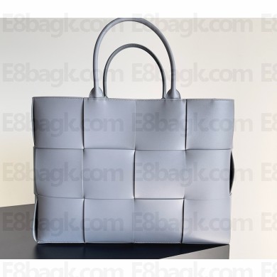 Bottega Veneta Arco Large Leather Tote sky blue 2025