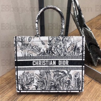 Dior Book Tote bag in canvas embroidered with a black and white Toile de Jouy Carnivora motif 2019