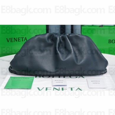 Bottega Veneta leather Large pouch clutch bag 06