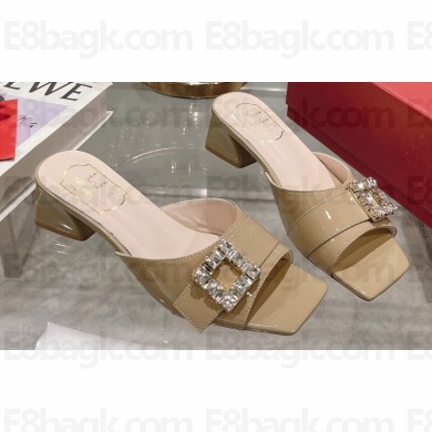 Roger Vivier Très Vivier Strass Buckle Mules in Patent Leather Beige 2024