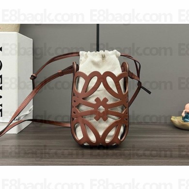 Loewe Anagram cut-out pocket in classic calfskin and canvas tan 2024