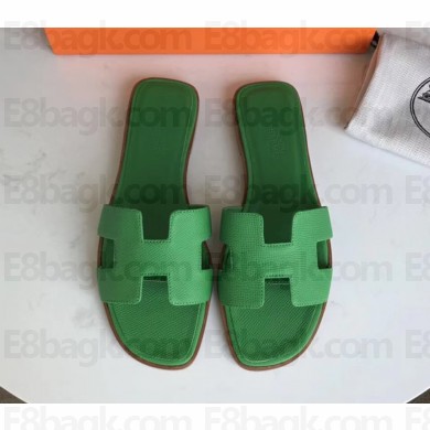 Hermes Oran Flat slippers in epsom leather Vert Bengale with brown piping
