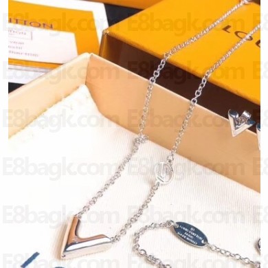 Louis Vuitton Essential V Supple Necklace M63197