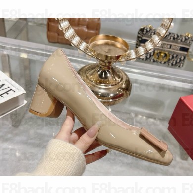 Roger Vivier Pumps with Lacquered buckle in patent leather light brown 2025