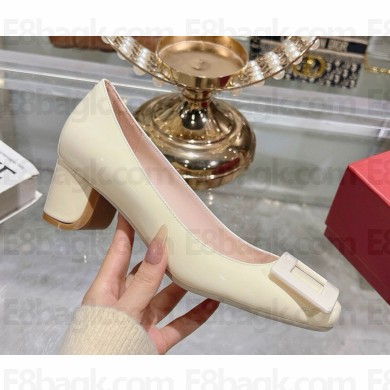 Roger Vivier Pumps with Lacquered buckle in patent leather cream 2025