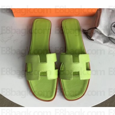 Hermes Oran Flat slippers in epsom leather kiwi with brown piping