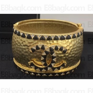 Chanel Metal and Strass Cuff Bracelet AB1965 2019