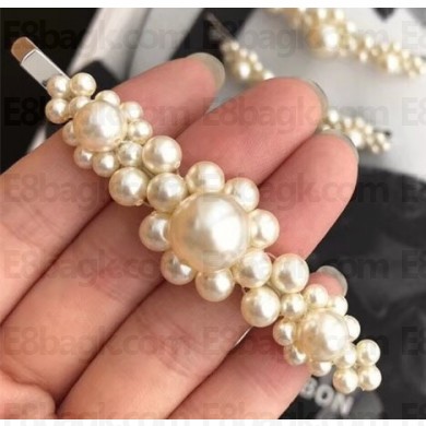 Simone Rocha Pearl Hair Barrette 05 2018