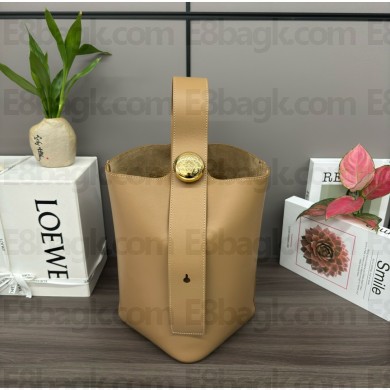 loewe Medium Pebble Bucket bag in mellow calfskin sand 2024