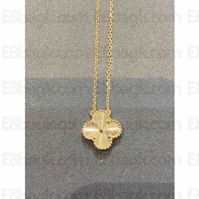 Van Cleef & Arpels medium clover Necklace 05 2021