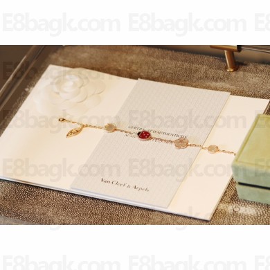 Van Cleef & Arpels lucky spring bracelet 01 2021