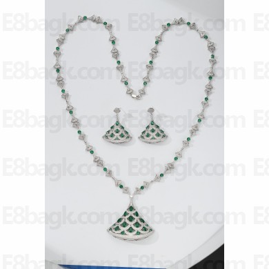 Bvlgari green diamonds necklace