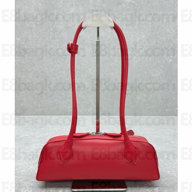 Alaia le Teckel Small leather shoulder bag in red 2024