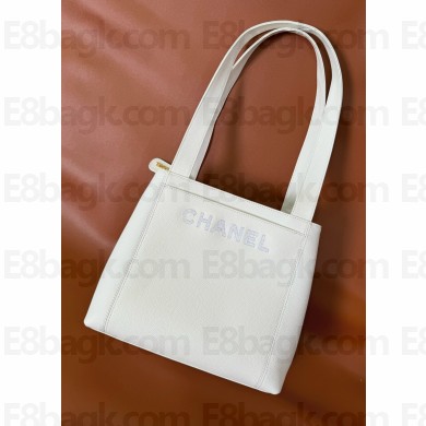 chanel white vintage tote in grained leather 2024