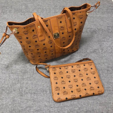 MCM Reversible Liz Shopper in Visetos Apricot