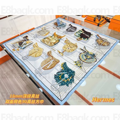 HERMES Tous en Selle scarf 90 gris bleuté / blanc / beige doré 2025