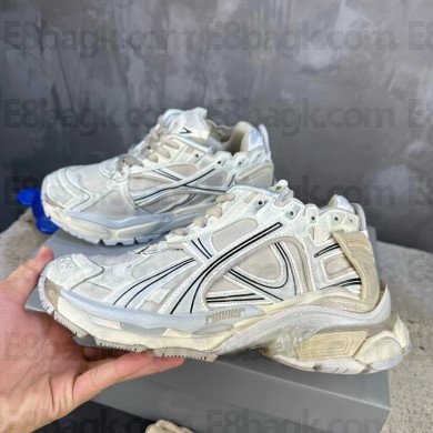 Balenciaga Runner Sneaker in BEIGE 2024