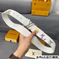 Louis Vuitton Calfskin belt in white Ly001