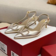  Valentino Crystal sheepskin Kitten heel sandals in golden  Vs053
