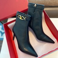 Valentino Calfskin boots in black  Vs015