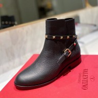Valentino Pebbled calfskin boots in black  Vs022