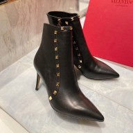 Valentino Calfskin boots in black  Vs025