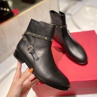 Valentino Calfskin boots in black  Vs021