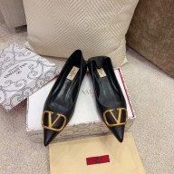Valentino Calfskin Flat shoes in black   Vs043