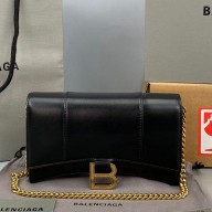 Balenciaga Cowhide "B" Metal buckle Chain bag in Black Bb016