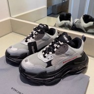 Balenciaga Triple-S  Clunky sneaker  Bs083