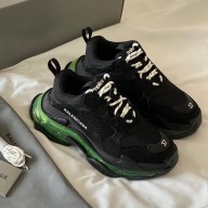 Balenciaga Triple-S  Clunky sneaker  Bs093