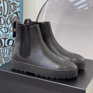 Chanel Calfskin Chelsea booties in black   Cs203