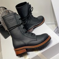 Dior Calfskin boots in black   Ds069