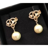 Chanel CC Leaf Pearl Earrings Gold 2018