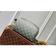 Louis vuitton Locker Dopp Kit M11559 2024