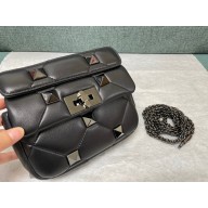 VALENTINO SMALL ROMAN STUD THE SHOULDER BAG IN NAPPA WITH CHAIN 0188S BLACK