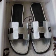 Hermes Oran Flat Slipper Sandals in Metallic Leather Silver/Black