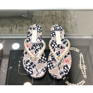 Chanel chain flip-flops flat white 2025