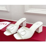 Valentino Garavani VLOGO SIGNATURE PATENT LEATHER SLIDE SANDAL 60MM white 2025